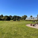 Ledowohouse Industrial Own Golf Course, Kids Friendly *