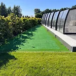 Ledowohouse Industrial Own Golf Course, Kids Friendly *