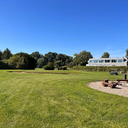 Ledowohouse Industrial Own Golf Course, Kids Friendly *