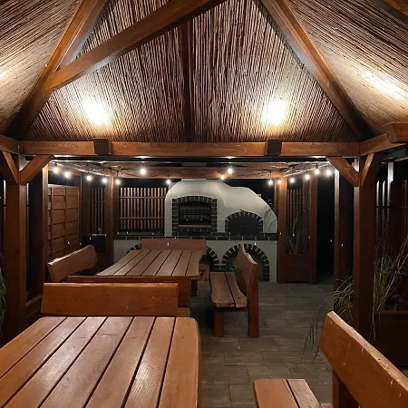 Ledowohouse Industrial Own Golf Course, Kids Friendly *