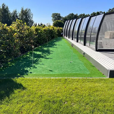 Ledowohouse Industrial Own Golf Course, Kids Friendly *