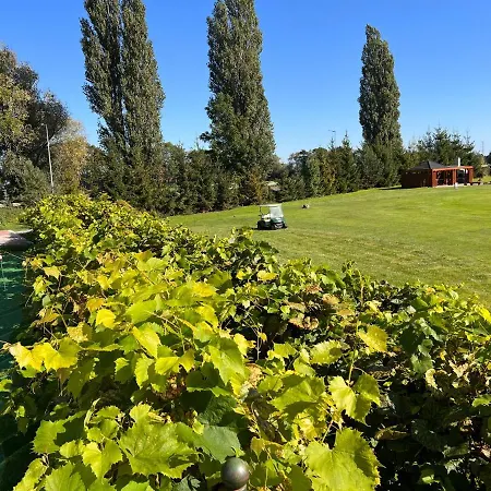 Ledowohouse Industrial Own Golf Course, Kids Friendly Vila *