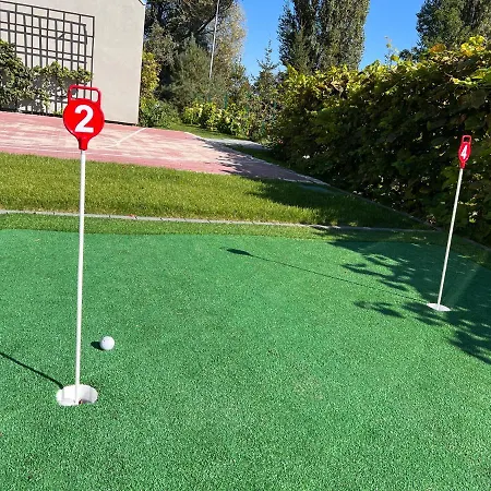 Ledowohouse Industrial 15 Private Golf Pool