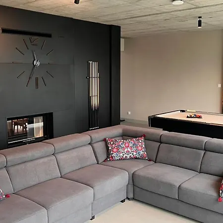 Ledowohouse Industrial Own Golf Course, Kids Friendly Villa