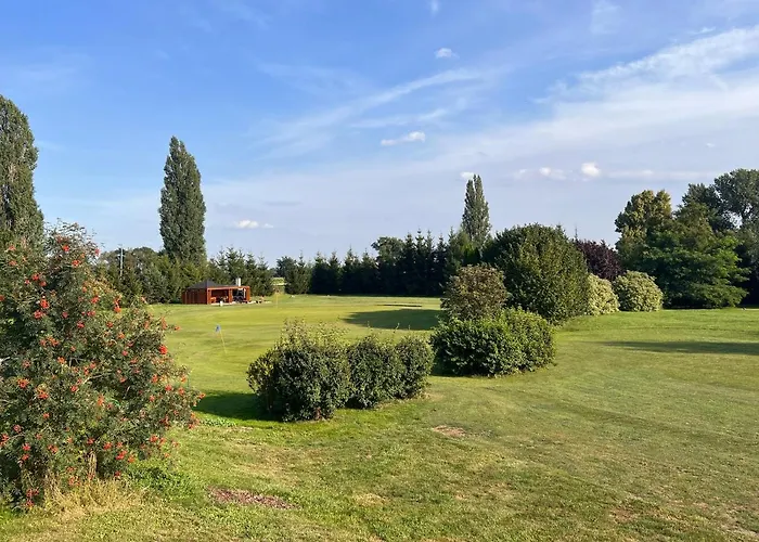 Ledowohouse Industrial Own Golf Course, Kids Friendly