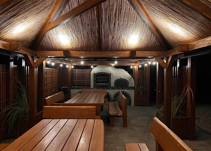 Ledowohouse Industrial Own Golf Course, Kids Friendly *