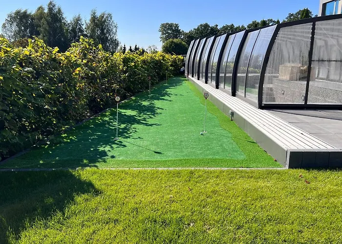Ledowohouse Industrial Own Golf Course, Kids Friendly *