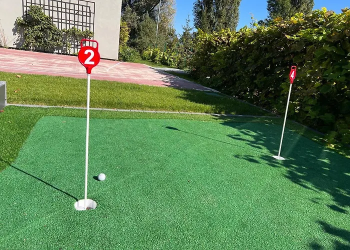 Ledowohouse Industrial Own Golf Course, Kids Friendly